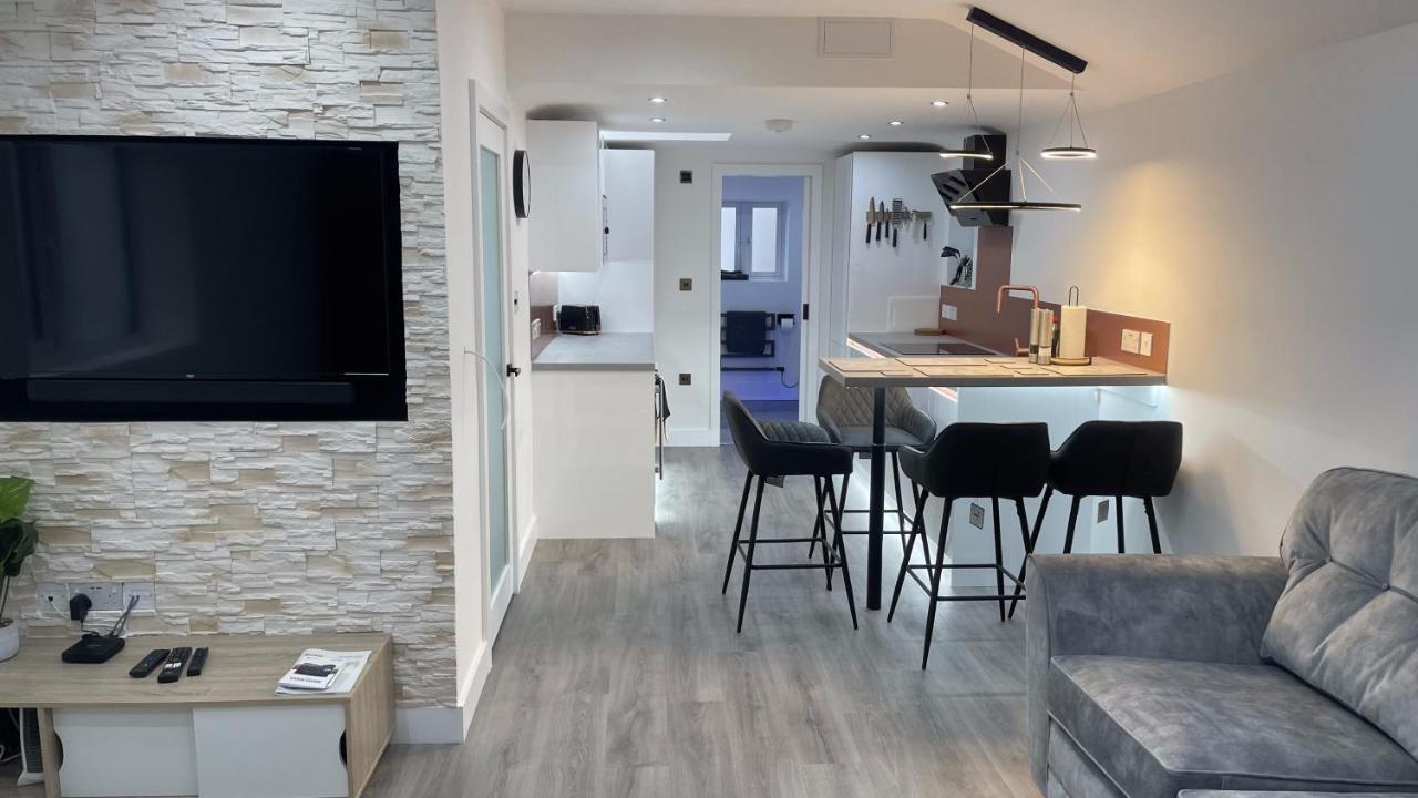 Apartament Private Luxury By The Sea, With A Personal Gym, Hot Tub, And Free Parking! Poole